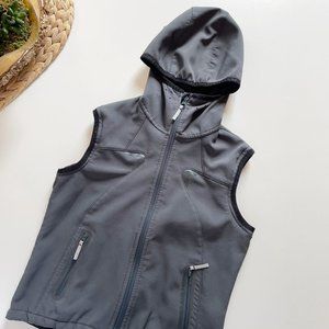 • Salewa Outdoor Hooded  Tech Vest • 8/9